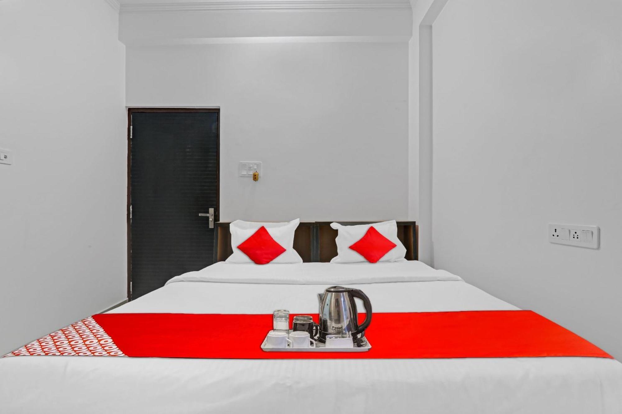 Hotel O Sai Galaxy Hotel & Restaurant Kanpur Esterno foto