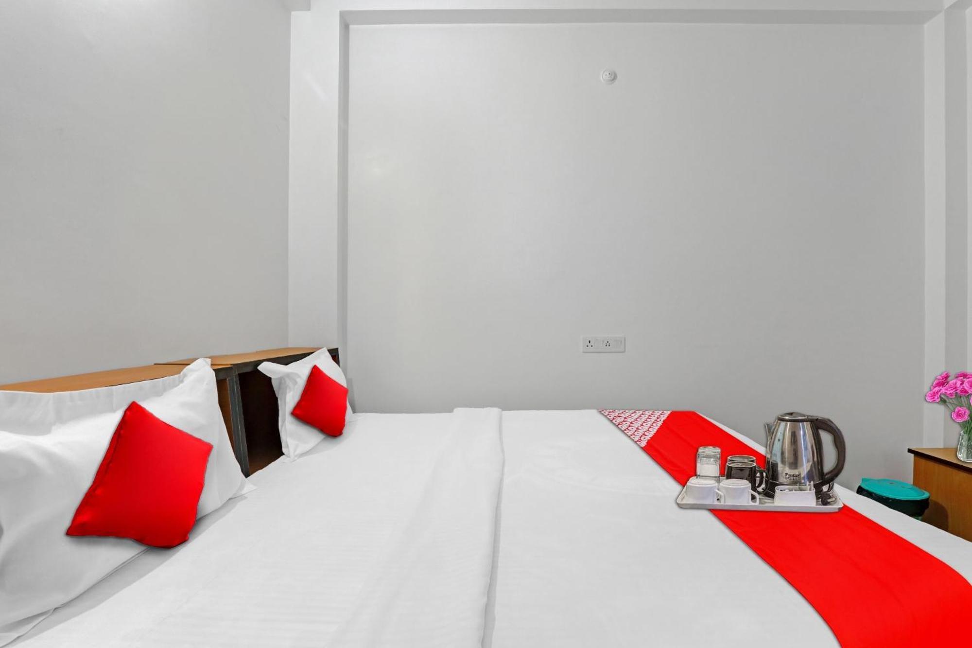 Hotel O Sai Galaxy Hotel & Restaurant Kanpur Esterno foto