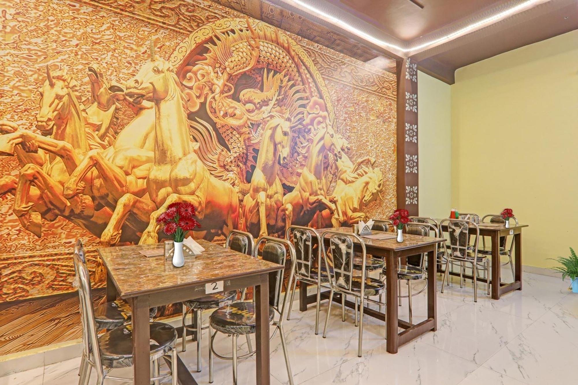 Hotel O Sai Galaxy Hotel & Restaurant Kanpur Esterno foto