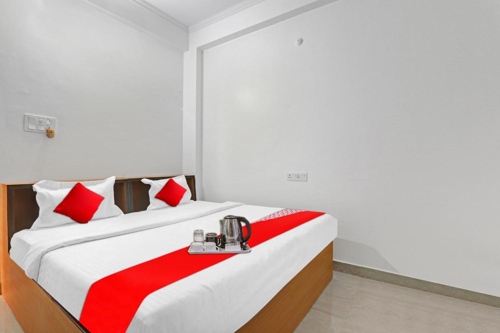 Hotel O Sai Galaxy Hotel & Restaurant Kanpur Esterno foto