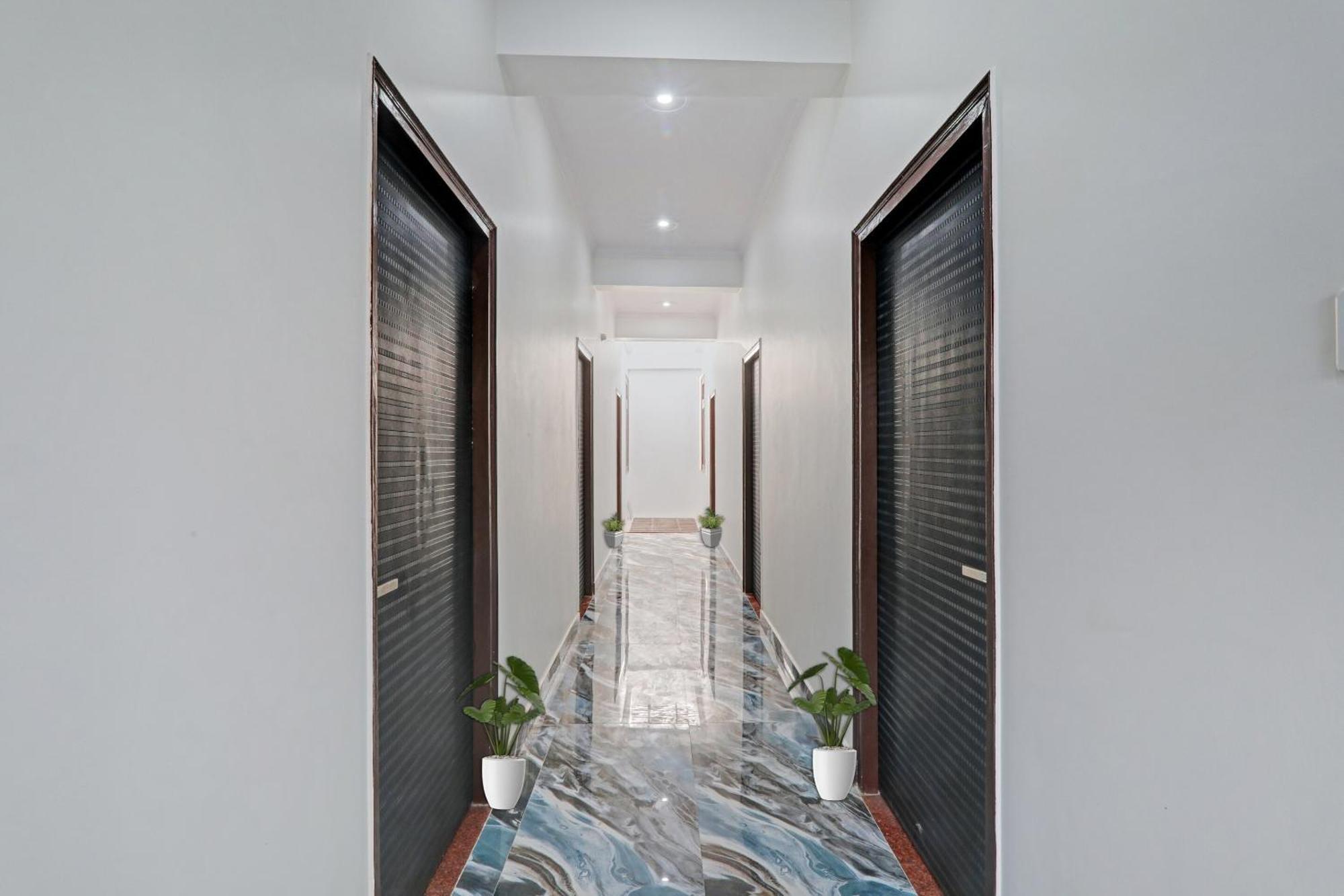 Hotel O Sai Galaxy Hotel & Restaurant Kanpur Esterno foto