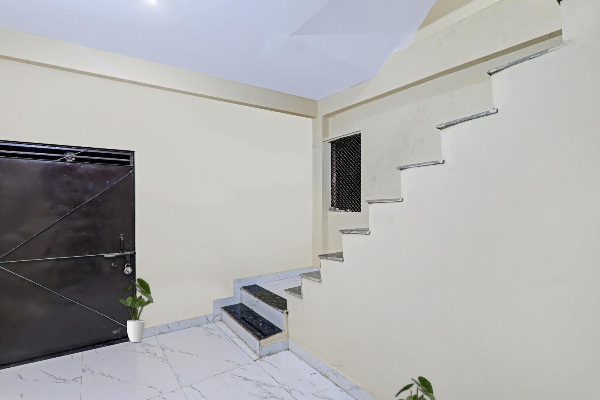 Hotel O Sai Galaxy Hotel & Restaurant Kanpur Esterno foto