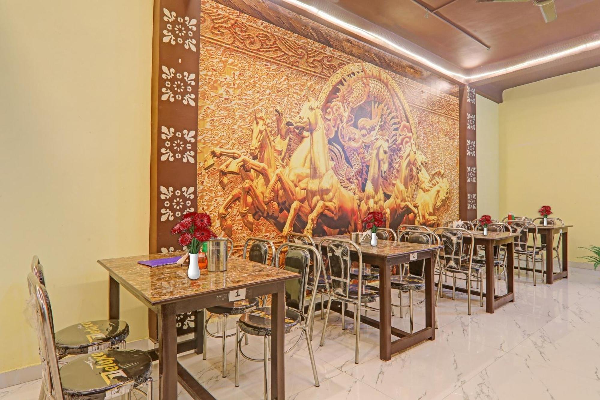 Hotel O Sai Galaxy Hotel & Restaurant Kanpur Esterno foto